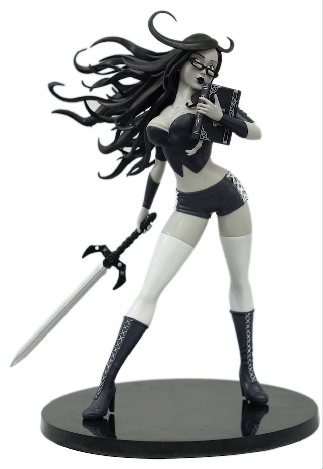 Black & White Sela Statue - Limited to 250 - SELASTATUE-BW - Zenescope Entertainment Inc