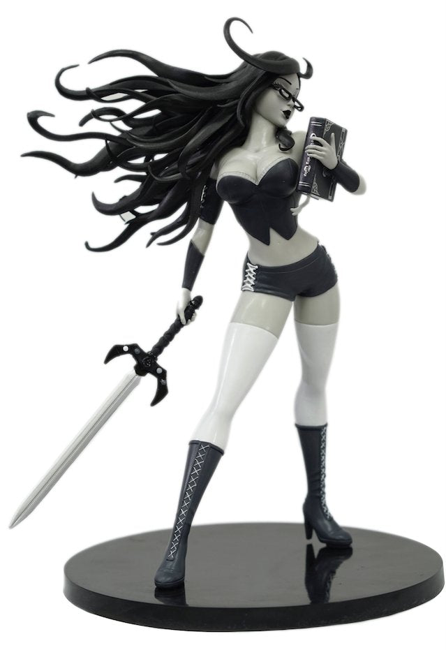 Black & White Sela Statue - Limited to 250 - SELASTATUE-BW - Zenescope Entertainment Inc